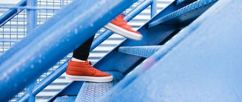 1 truc pour ménager les genoux dans les escaliers